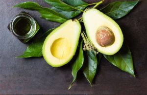 Benefici e usi dell'avocado in cucina e salute